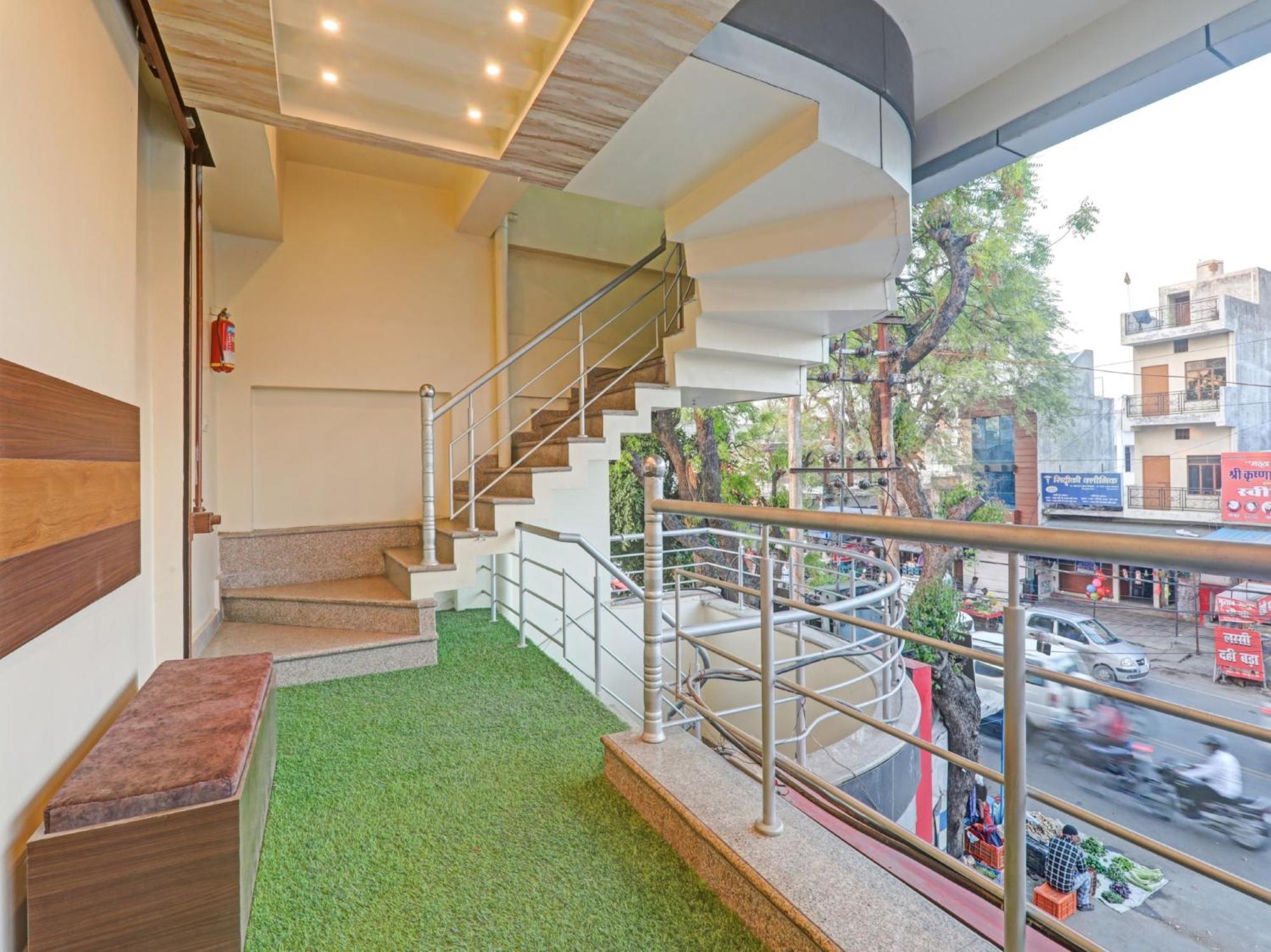 Hotel O The Ashiyana Inn ลัคเนา ภายนอก รูปภาพ